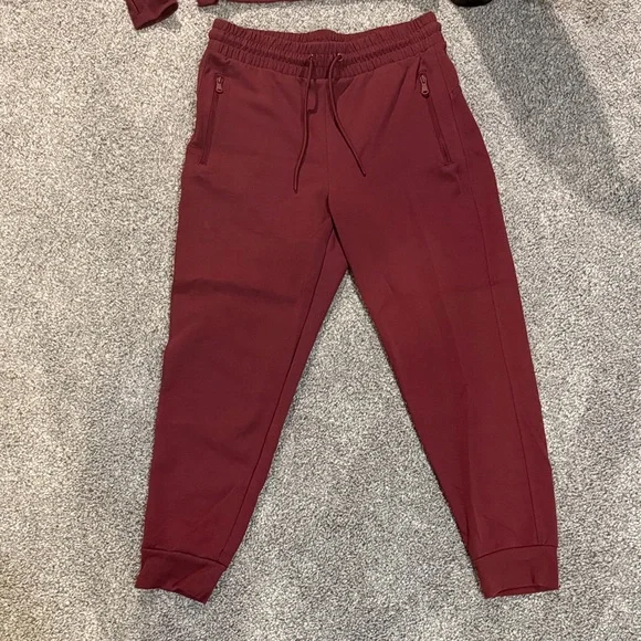 NWOT* Old Navy Women's Jogger Set - Picture 2 of 5